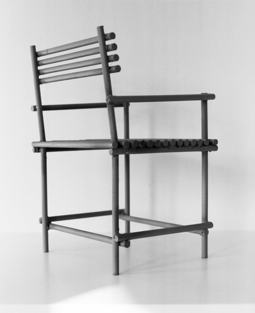 Broom handle chair 02