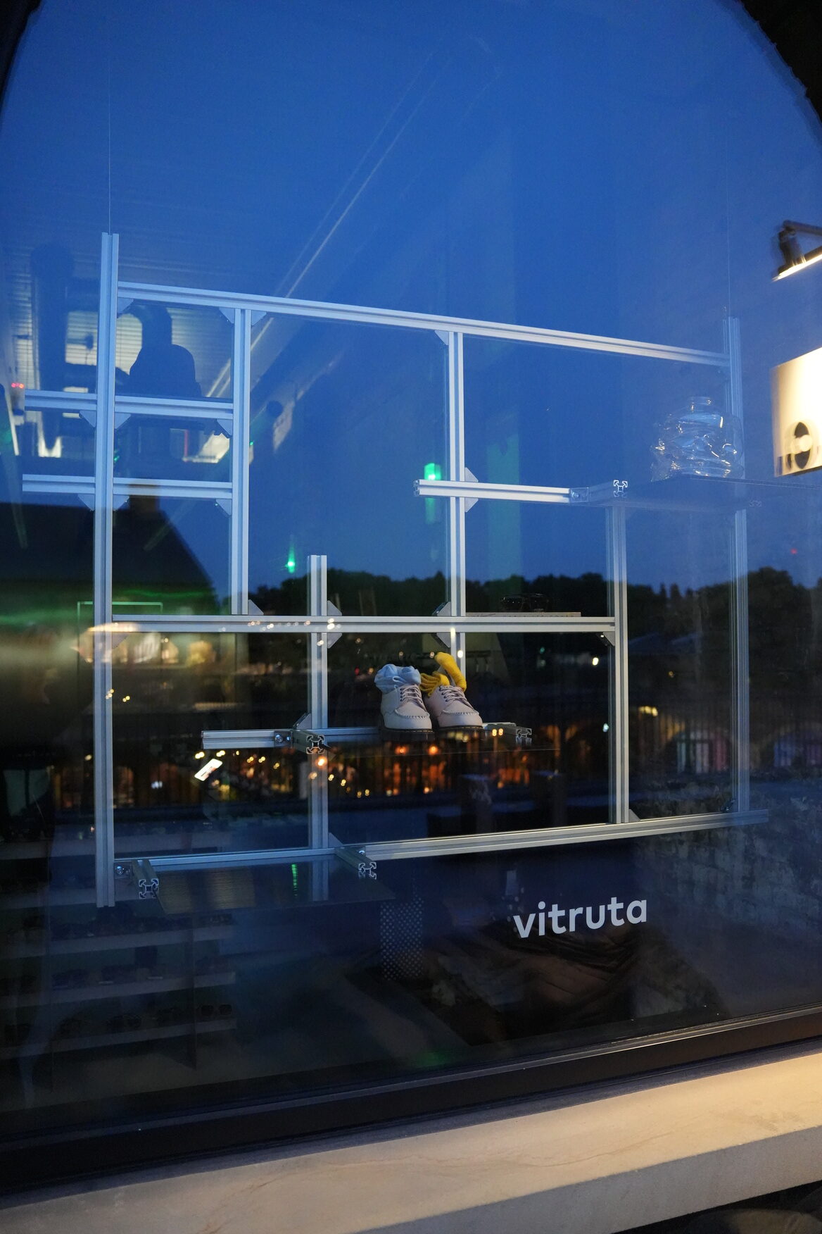 Vitruta store display unit